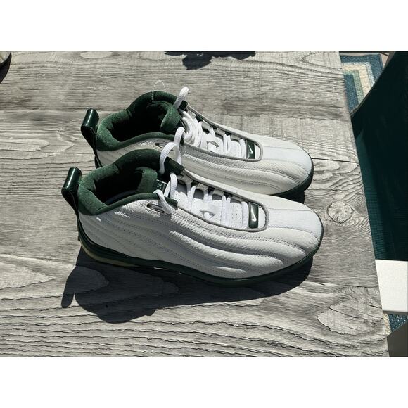 Athletic_Shoes
